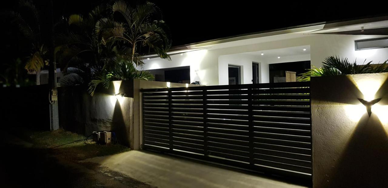 Palm Villas Sainte-Anne  Exterior photo